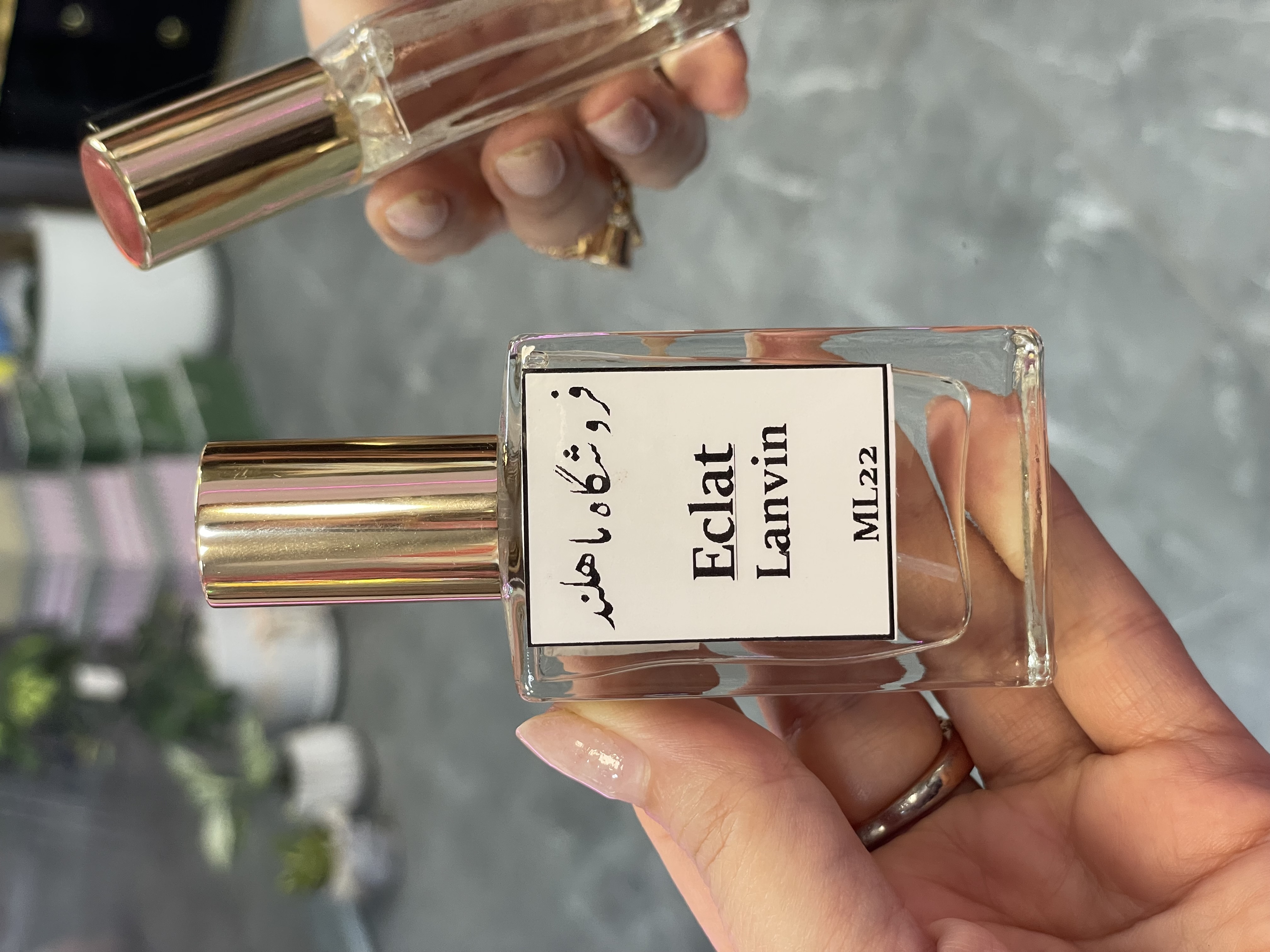 عطر اکلت ۲۲ میل | رایحه ملایم و گلی زنانه با ماندگاری بالا