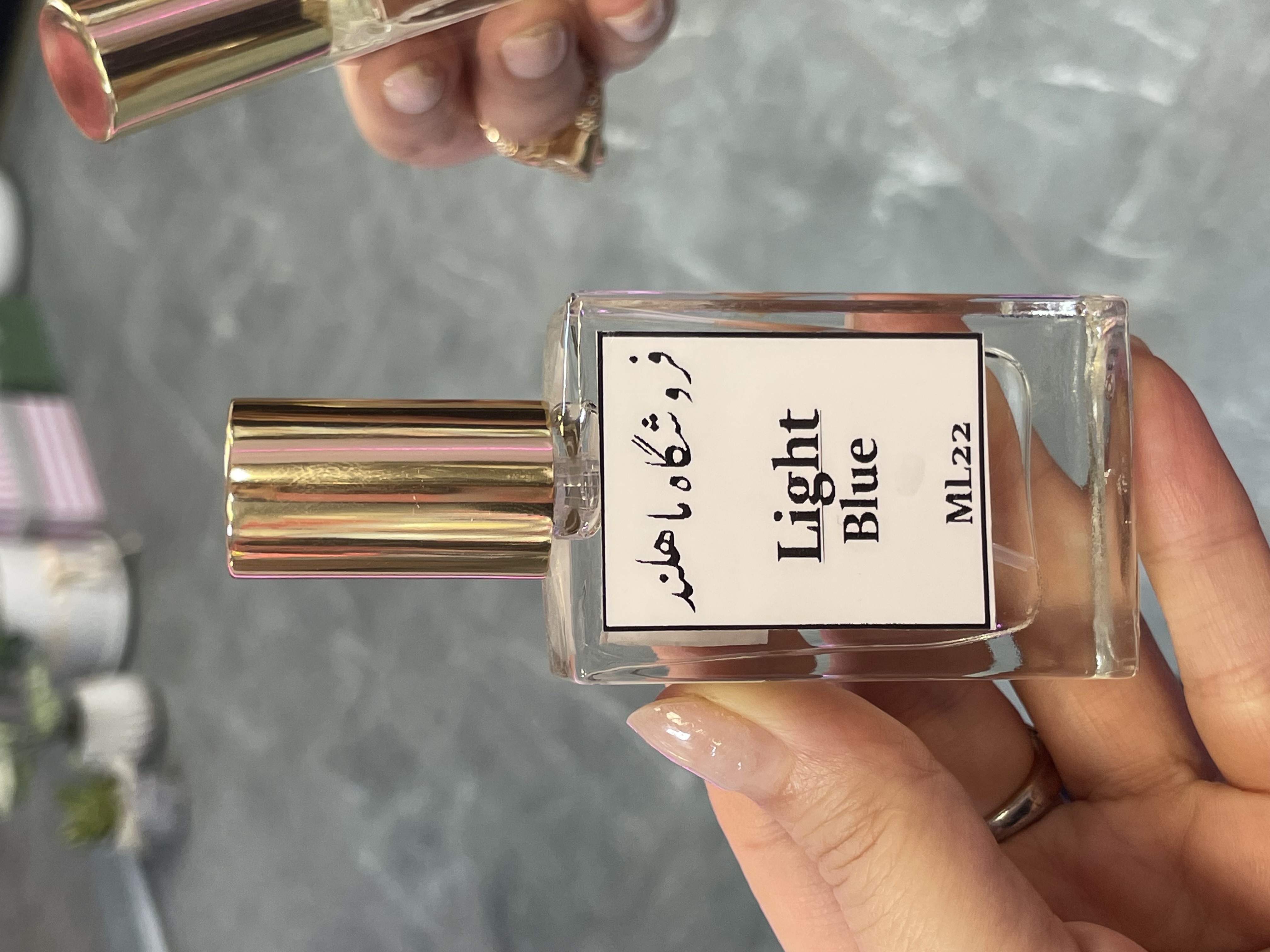 عطر دی اند جی لایت بلو ۲۲ میل | رایحه خنک و مرکباتی زنانه با ماندگاری بالا