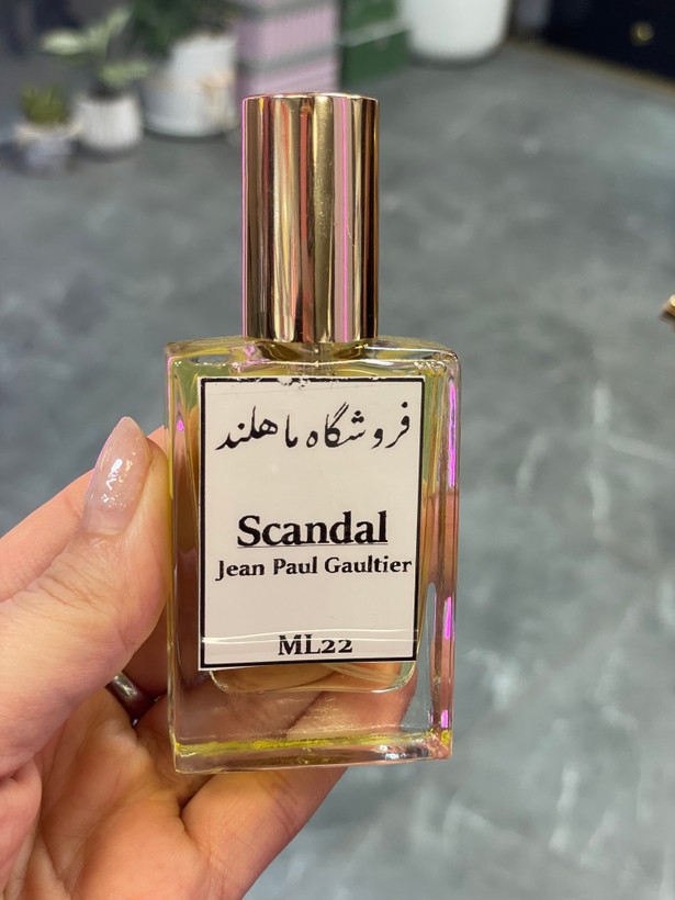 عطر ۲۲میل رایحه اسکندل (Scandal) زنانه | رایحه گرم، شیرین و ماندگار